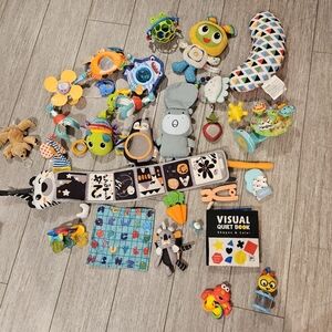 Baby toys sit up pillow stroller arch vtech spin high chair toy black white toys